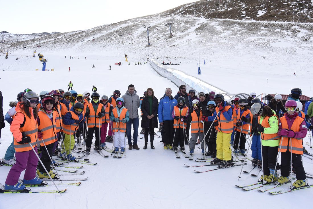 La Campaña de esquí escolar de la DPH comienza en la Jacetania