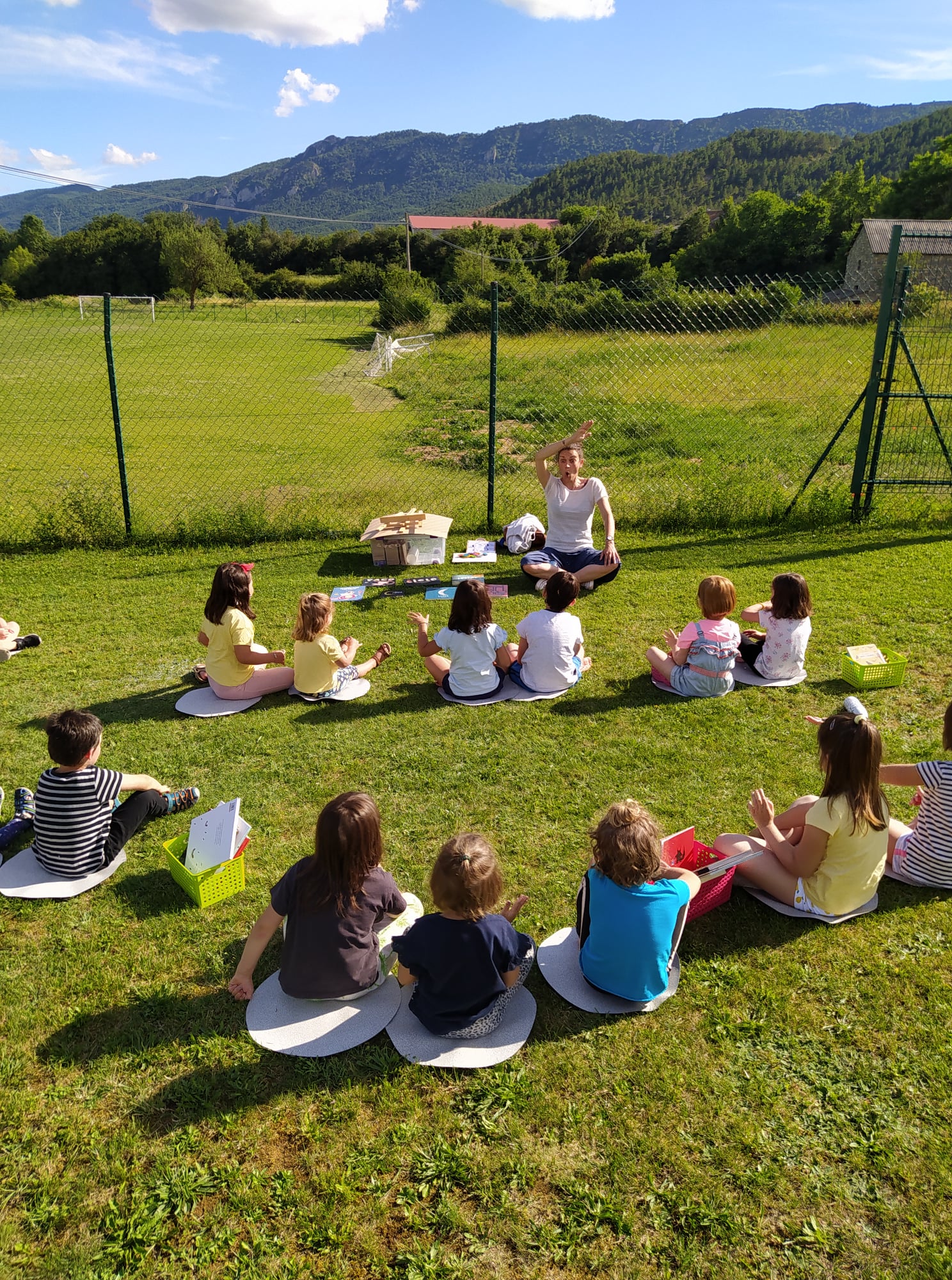 La Escuela de Cuentos llega este verano a 13 localidades de La Jacetania