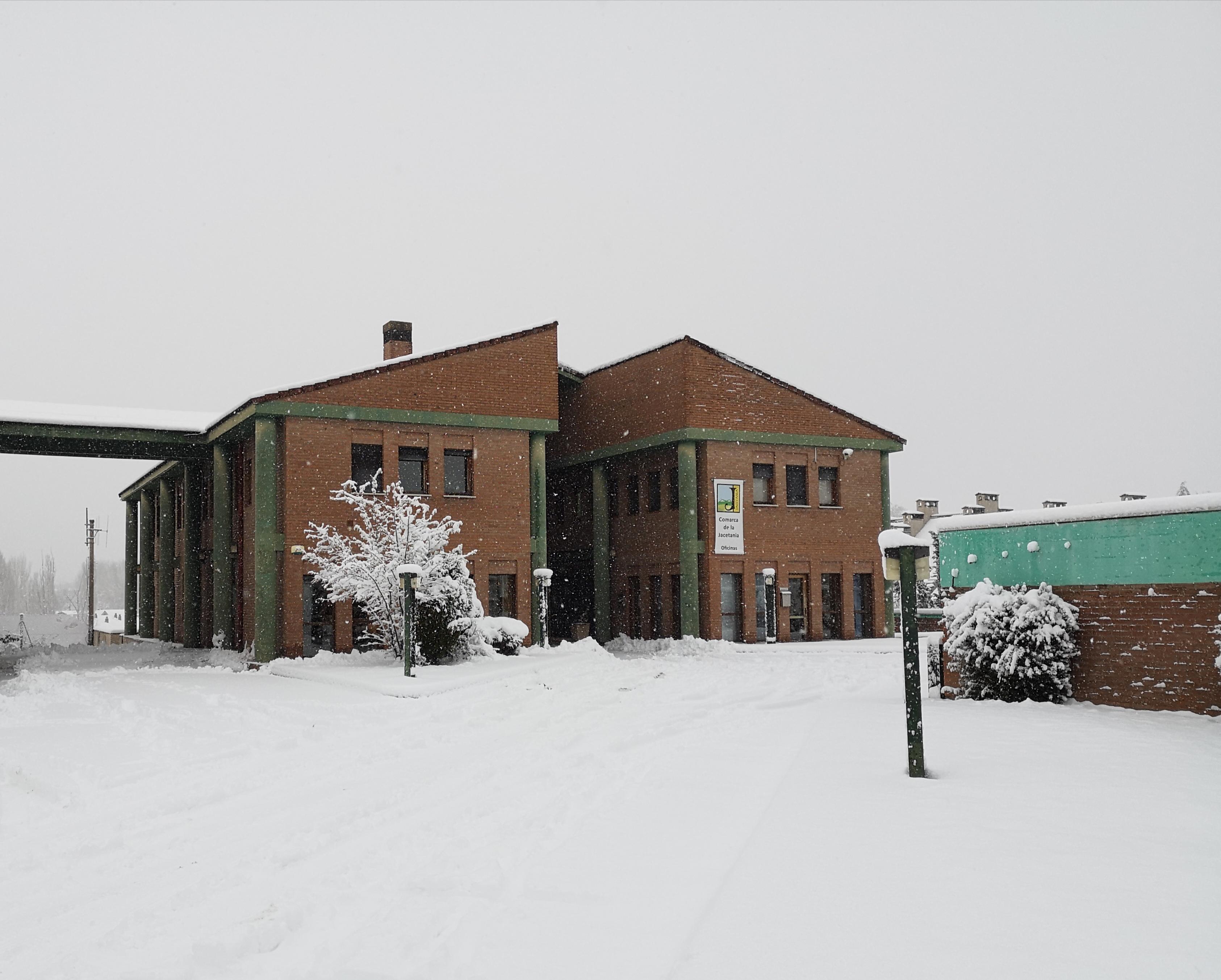 Suspendidas 20 rutas escolares por la nieve en la Comarca de la Jacetania